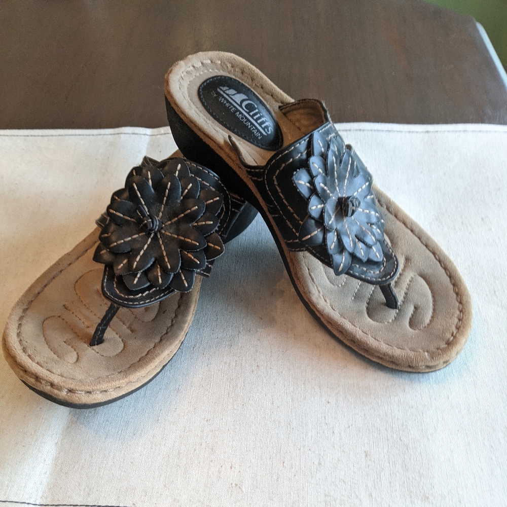 White Mountain Cliffs Floral Sandal